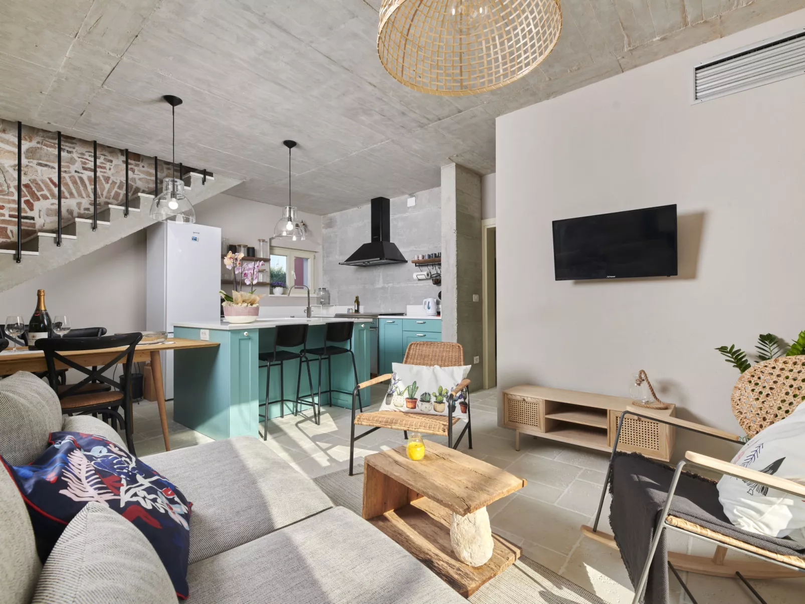 Mediterranea - Inside