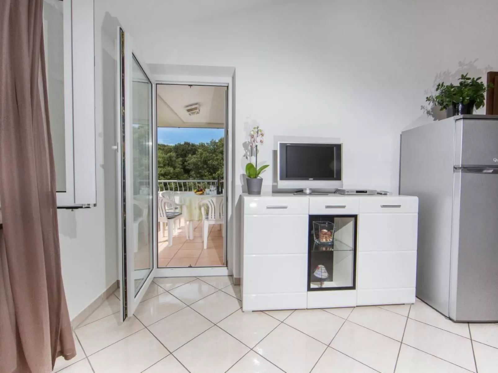 Mit Pool - Image-tags.info