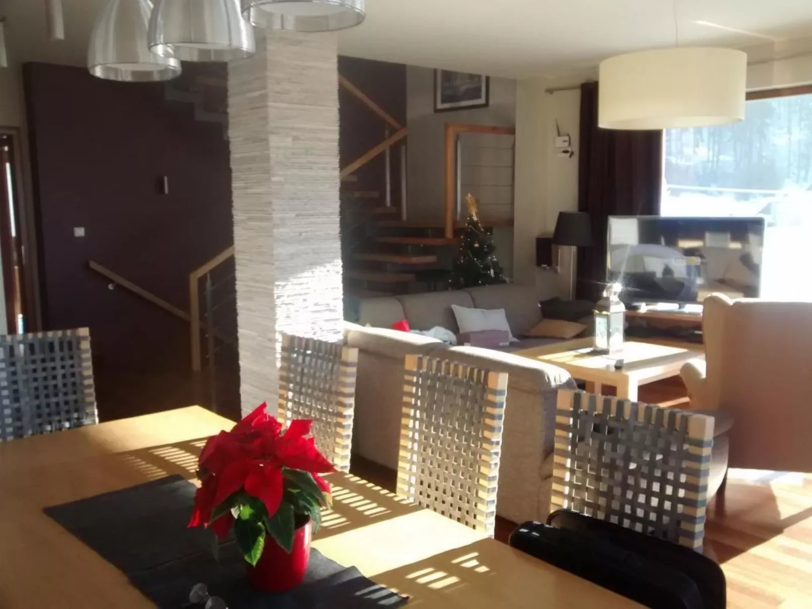 In den Bergen, Villa mit Panoramaterrasse - Drinnen