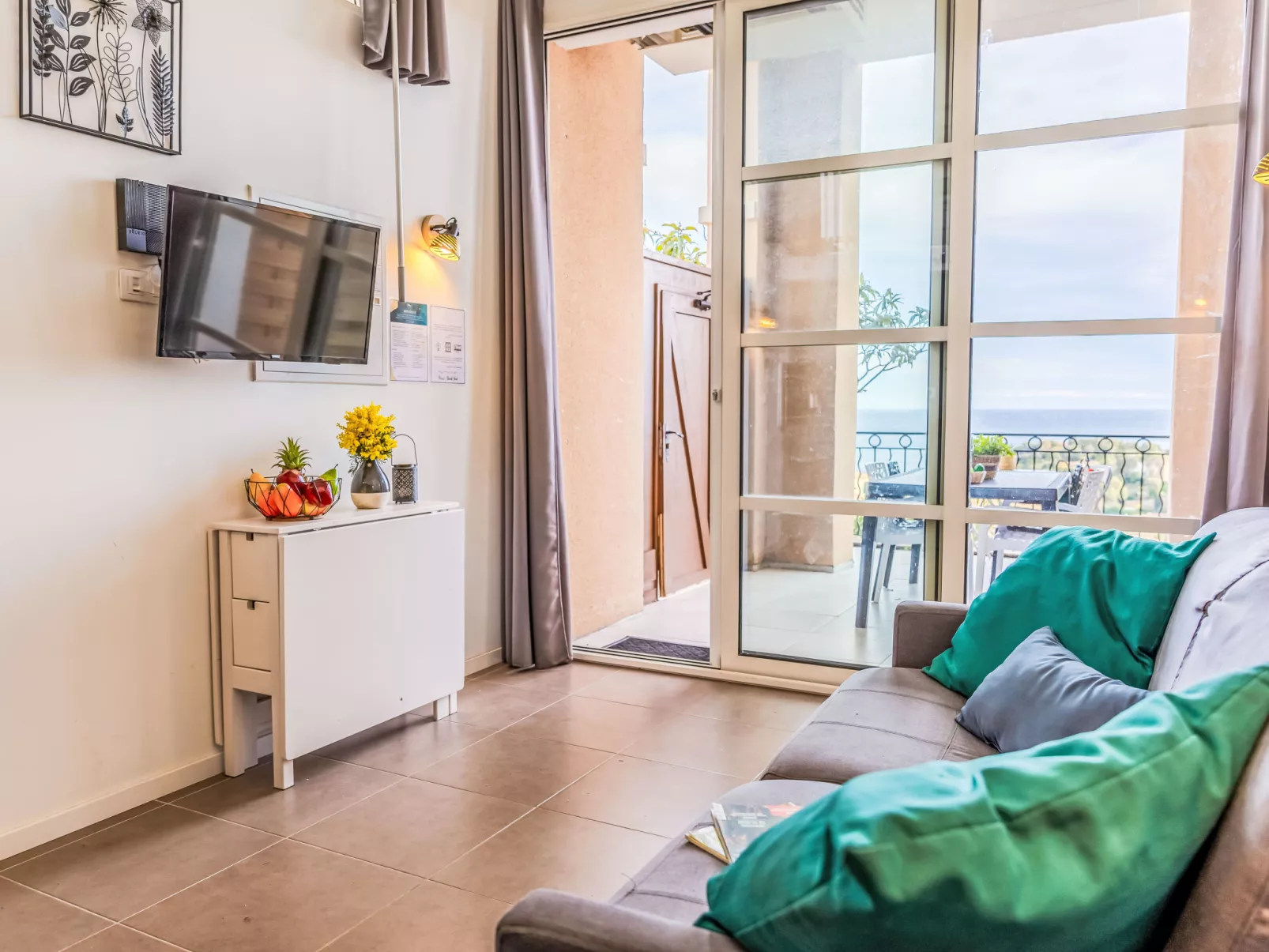 J6 174 L'Esquinade - Inside