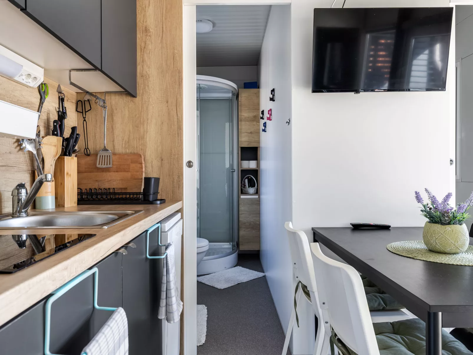 Maslina Delux - Drinnen