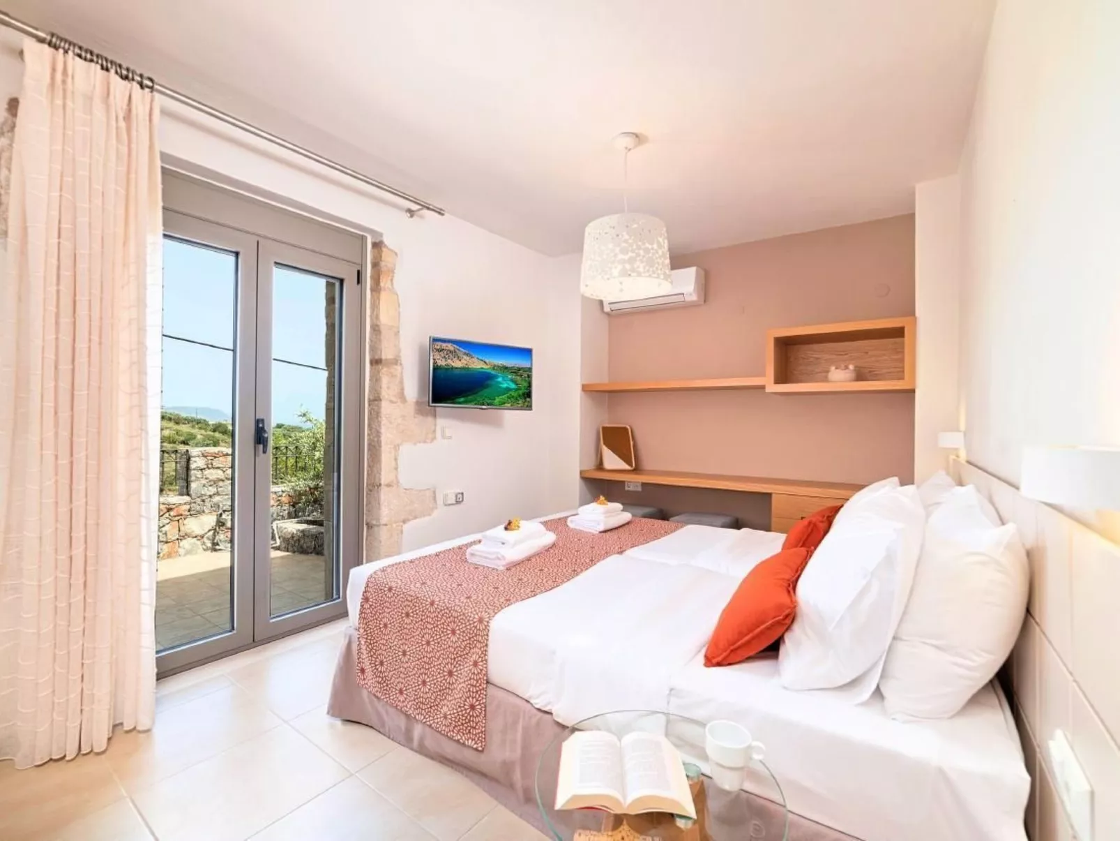 "Acrothea Villa Beheizter Pool" - Drinnen