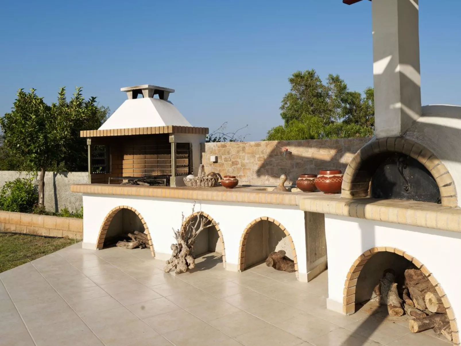 Luxuriöse, geräumige, private Villa mit sechs Schlafzimmern - Outside