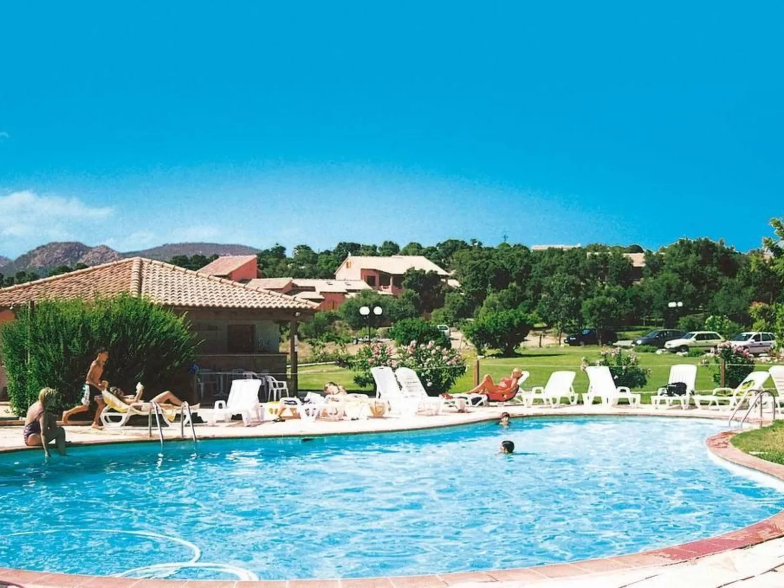 Unterkunft mit Terrasse, AC, Gemeinschaftspool - Outside