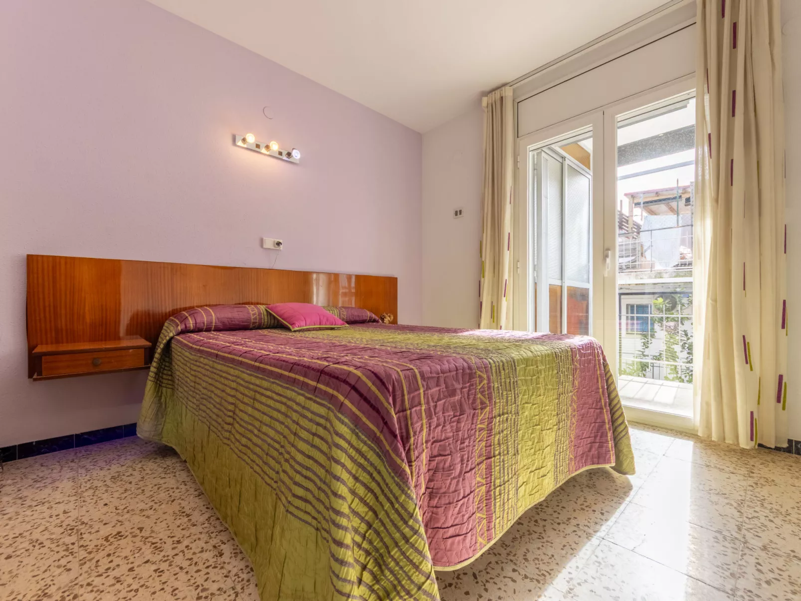 Tomas de Victoria - Dedans