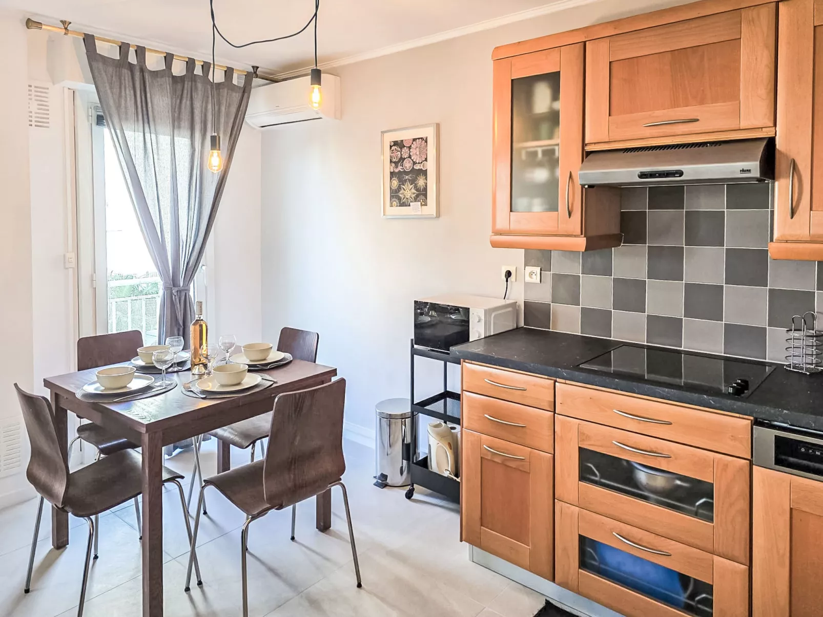 Reine Astrid - Inside