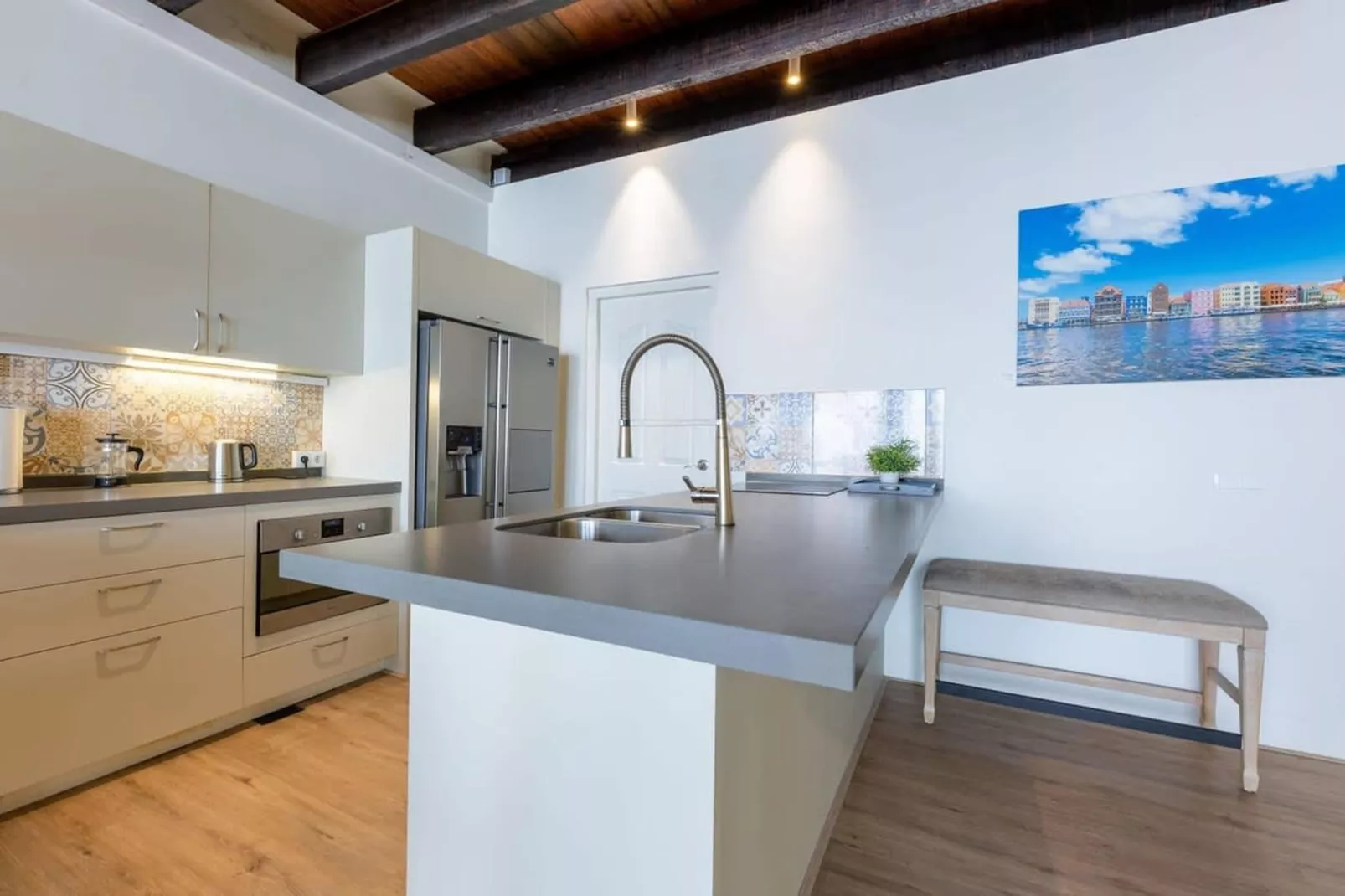 Plaza JoJo C - Kitchen