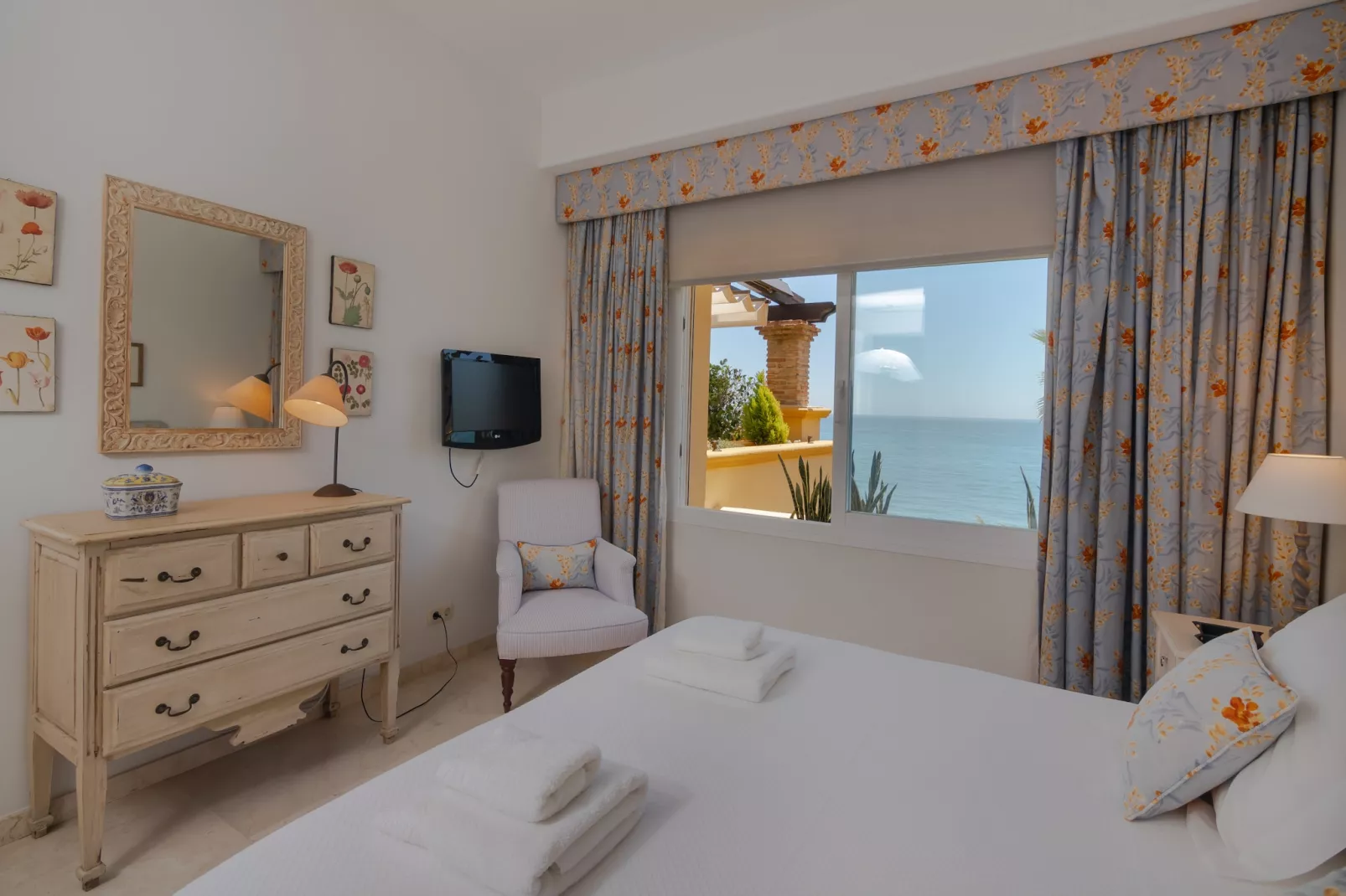 Superb Front Line Location, Sea View- Heated Pool - Schlafzimmer