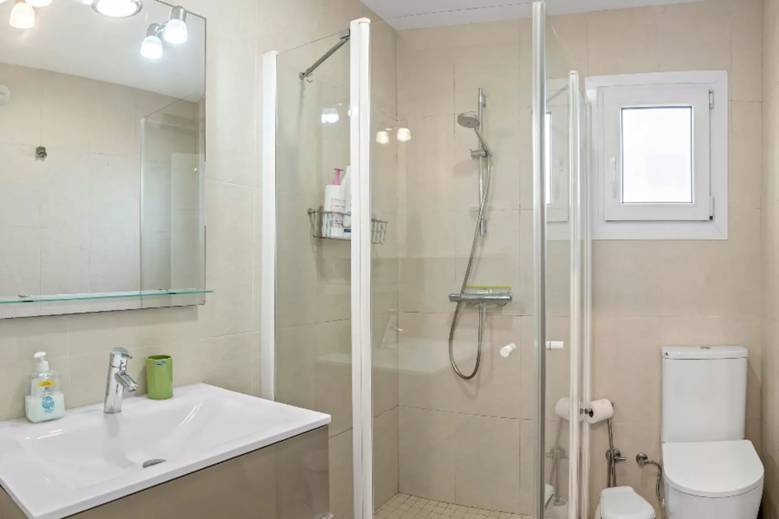 1100 - BEACH FRONT VILLA - Badezimmer