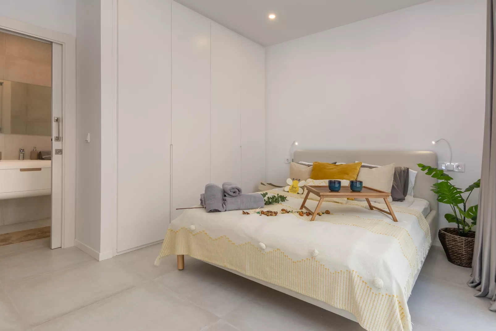 Modern Villa with Private Pool & Rooftop Terrace - Schlafzimmer