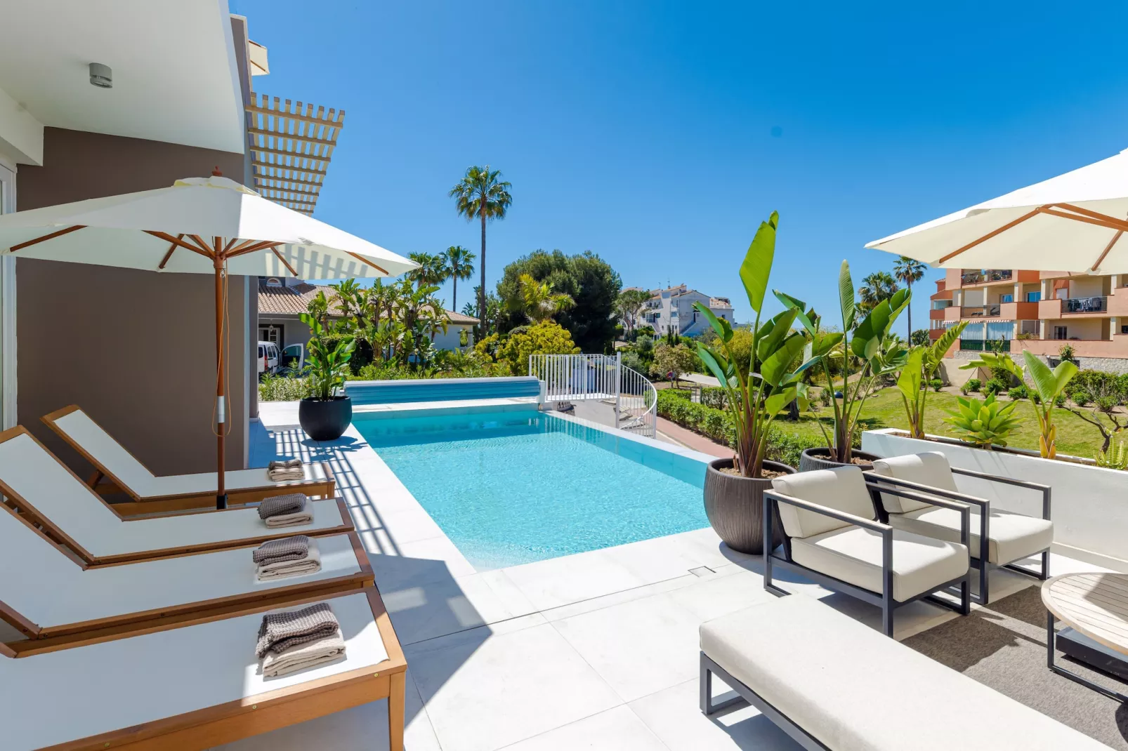 Unique & Luxurious Villa with Heated Pool! - Swimming pool