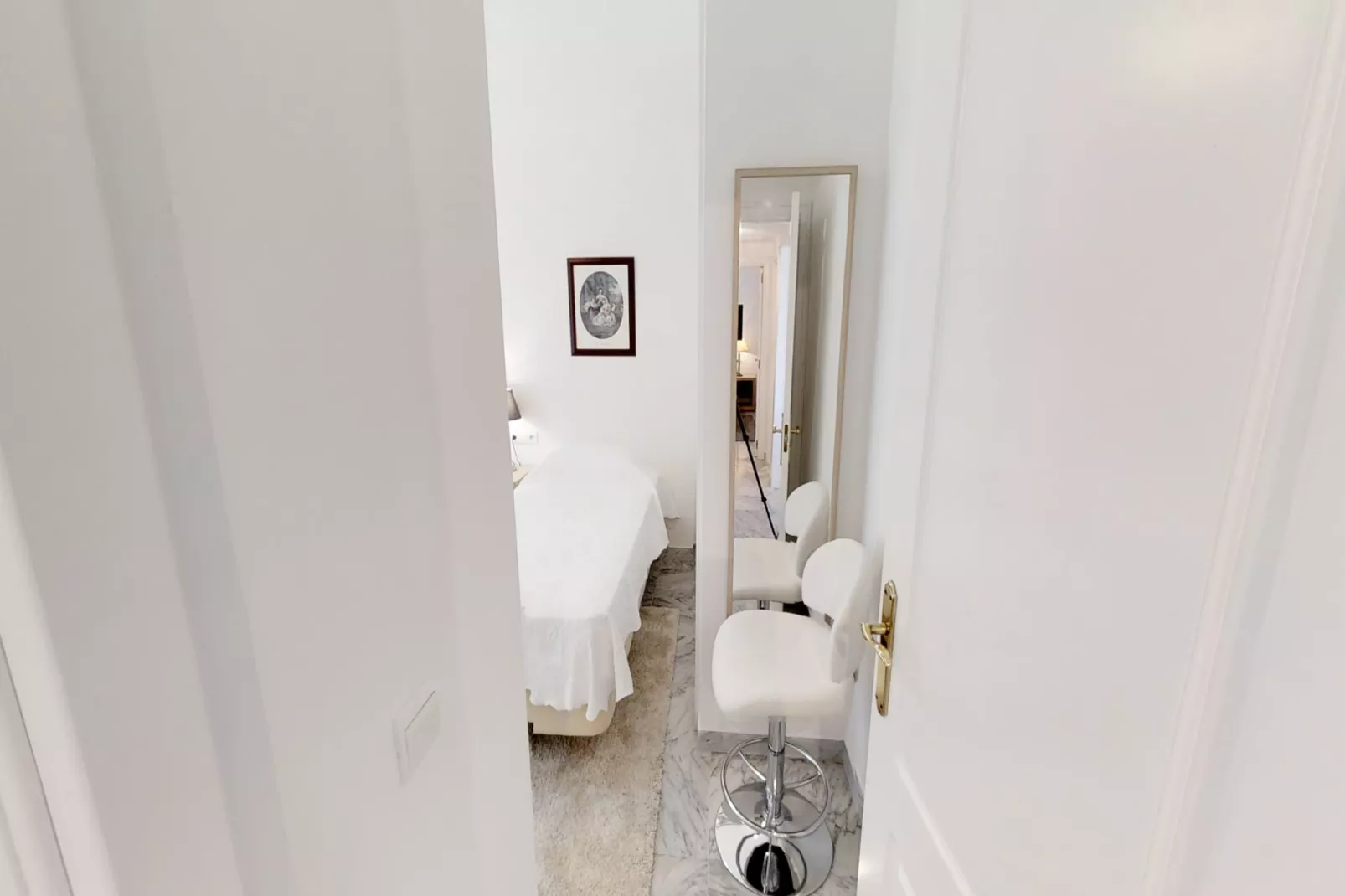 Modern Gated Apartment near Beach & Puerto Banus - Schlafzimmer