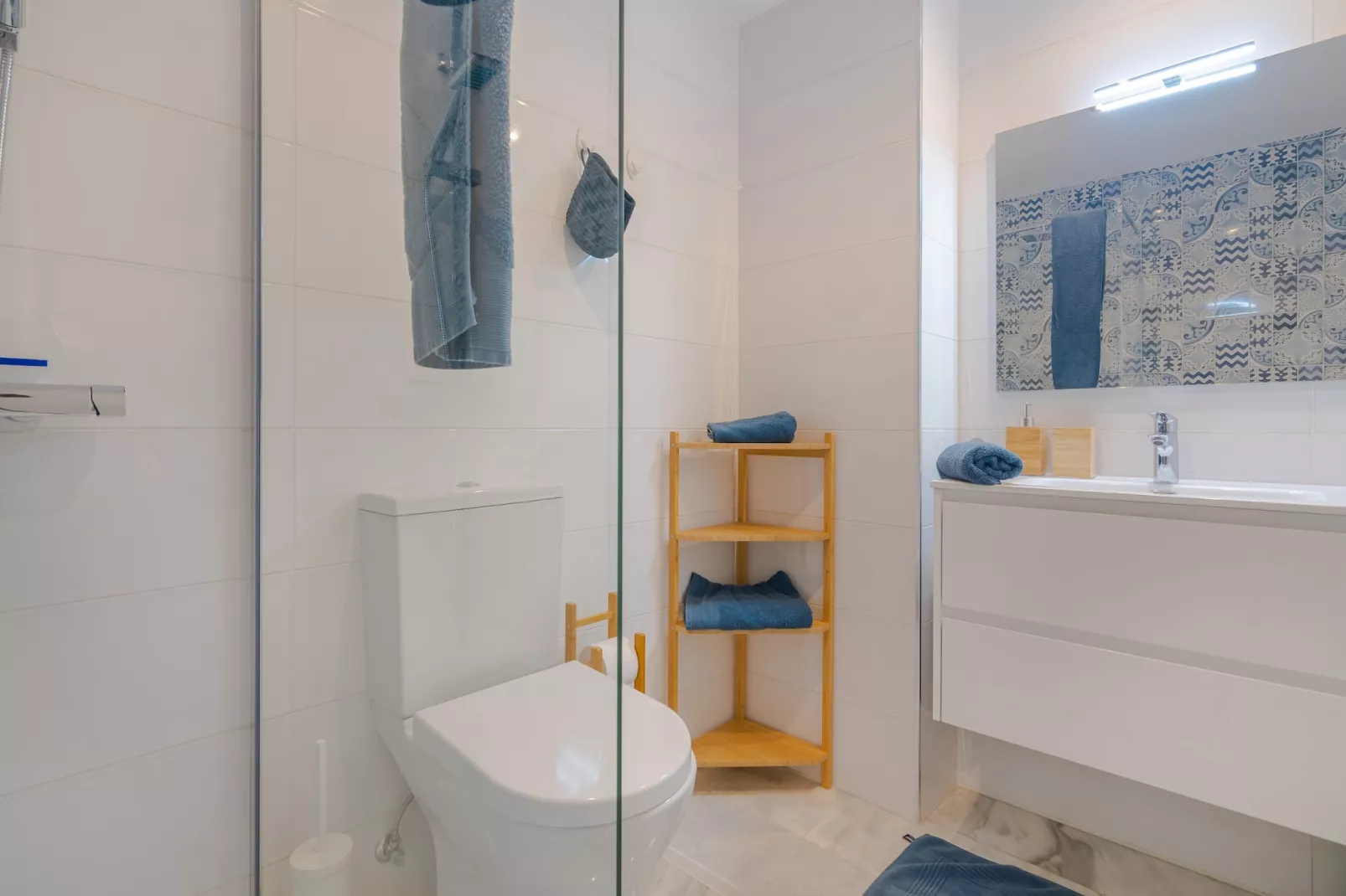 Beachside Penthouse with Rooftop Terrace & Pool - Salle de bain