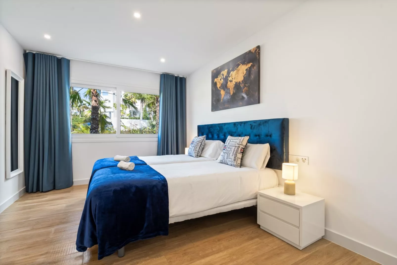 Chic 3-Bed Apartment ALCAZABA LAGOON (2107) - Chambre