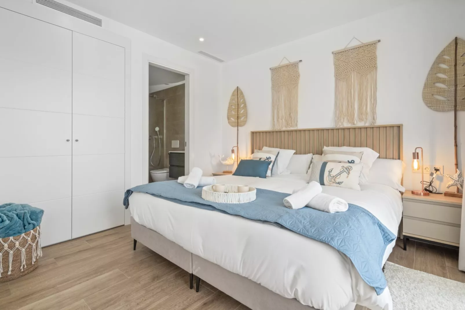 Modern 3-pax Apt & Solarium ALCAZABA LAGOON (2023) - Chambre