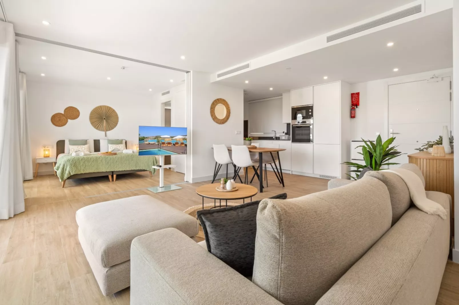 Stylish 2-Bed Apartment - ALCAZABA LAGOON (2115) - Chambre