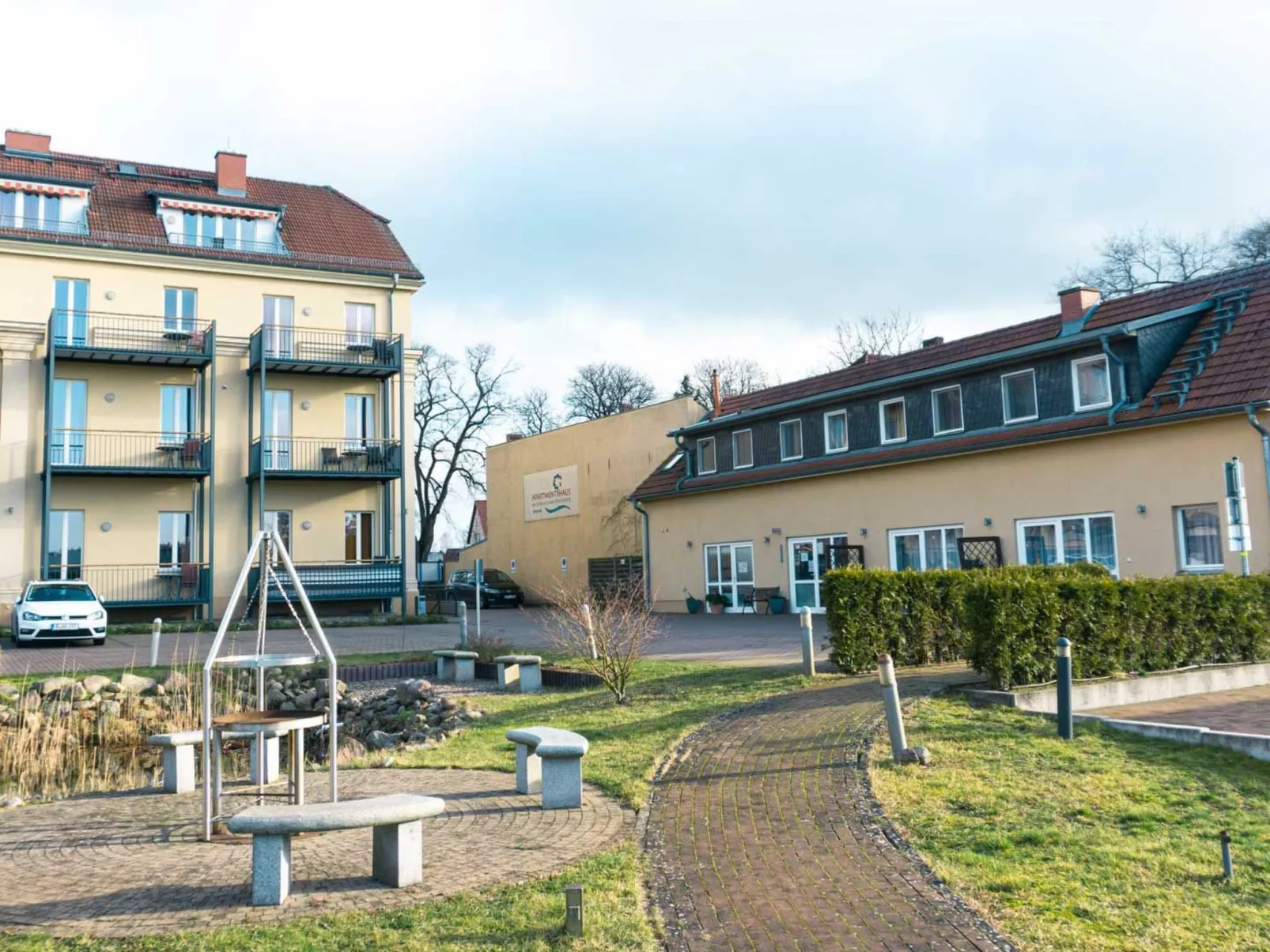 Apartmenthaus am See - Draußen