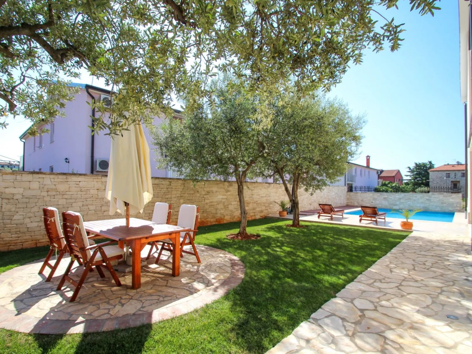 Für 4 Personen ca. 50 m&sup2; in Bužinija, Adriaküste Kroatien (Westküste von I - Outside