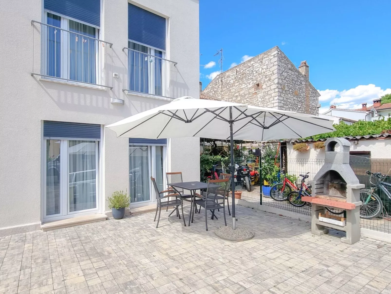 Für 4 Personen ca. 40 m&sup2; in Novigrad, Adriaküste Kroatien (Westküste von I - Outside