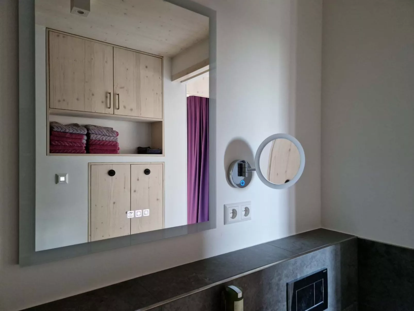 Tinyhaus Adam - Drinnen