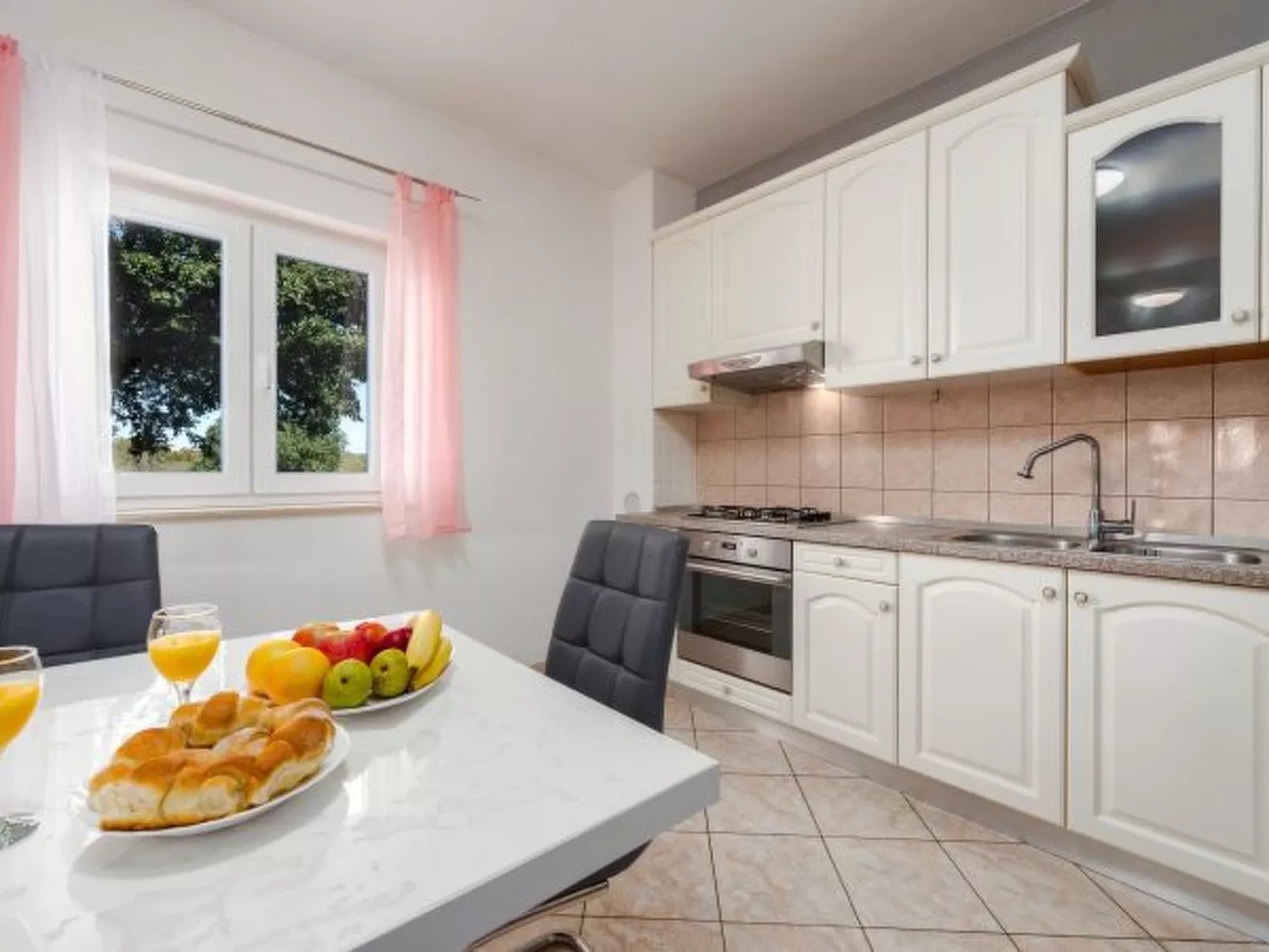 Holiday House Laetitia with pool - Image-tags.info