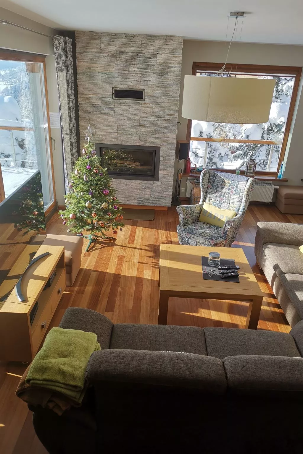 In den Bergen, Villa mit Panoramaterrasse - Drinnen