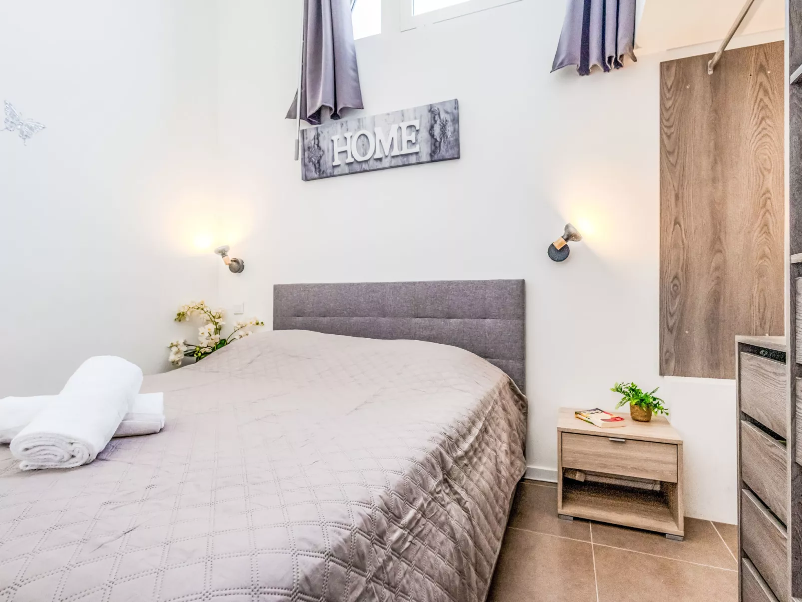 J6 174 L'Esquinade - Inside