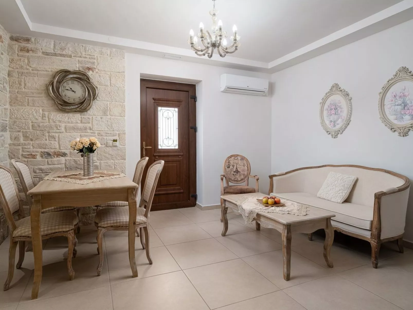 Orelia Cretan - Drinnen