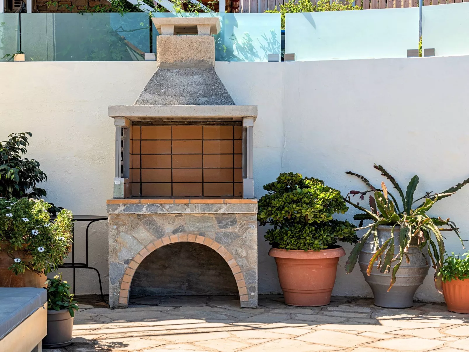 "Olive Green" mit Blick auf das Wasser - Outside