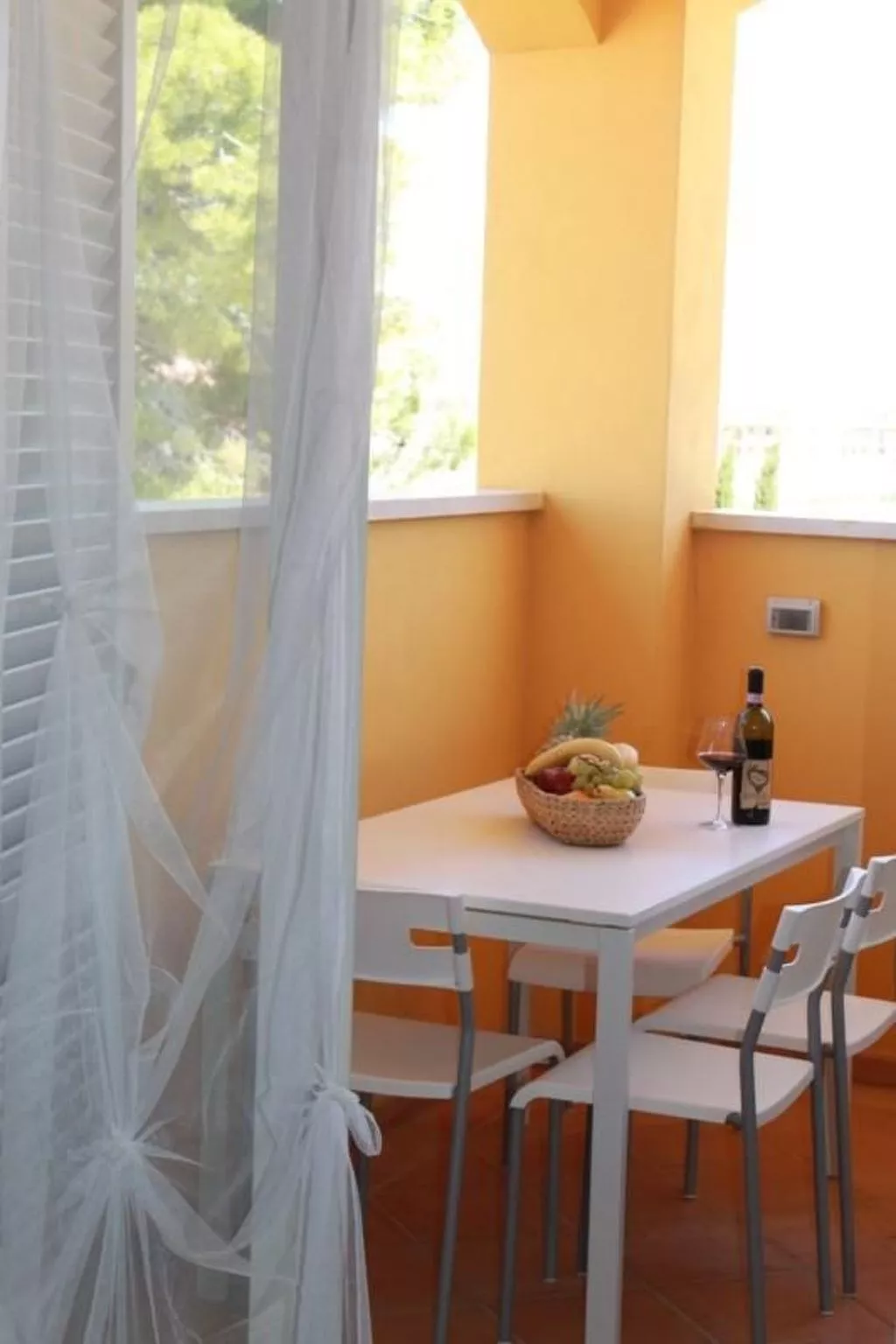 Geräumige Alloggion mit eigener Terrasse, AC - Image-tags.info