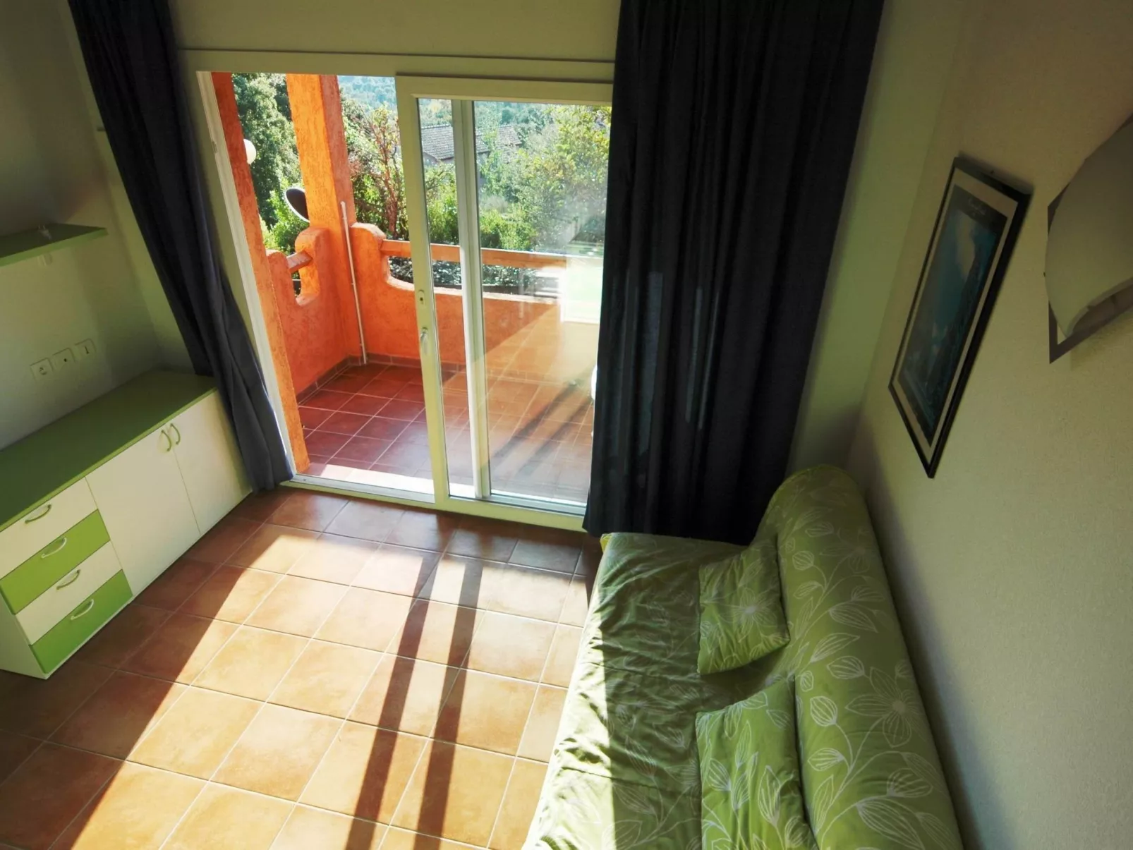 Unterkunft mit Terrasse, AC, Gemeinschaftspool - Inside