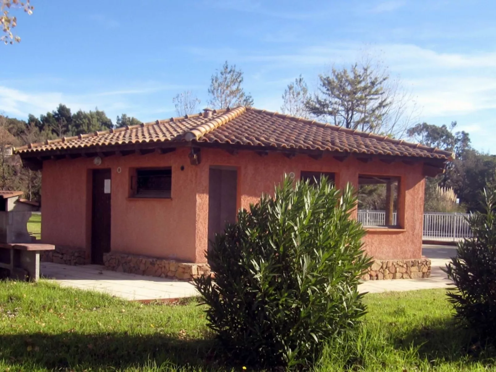 Unterkunft mit Terrasse, Klimaanlage. Schwimmbad - Outside