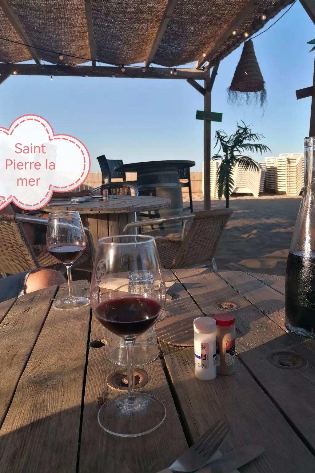 Maison Bleu - Outside