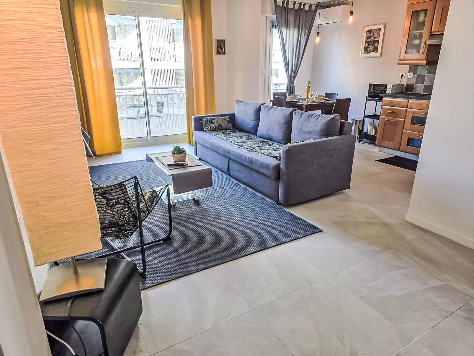 Reine Astrid - Inside