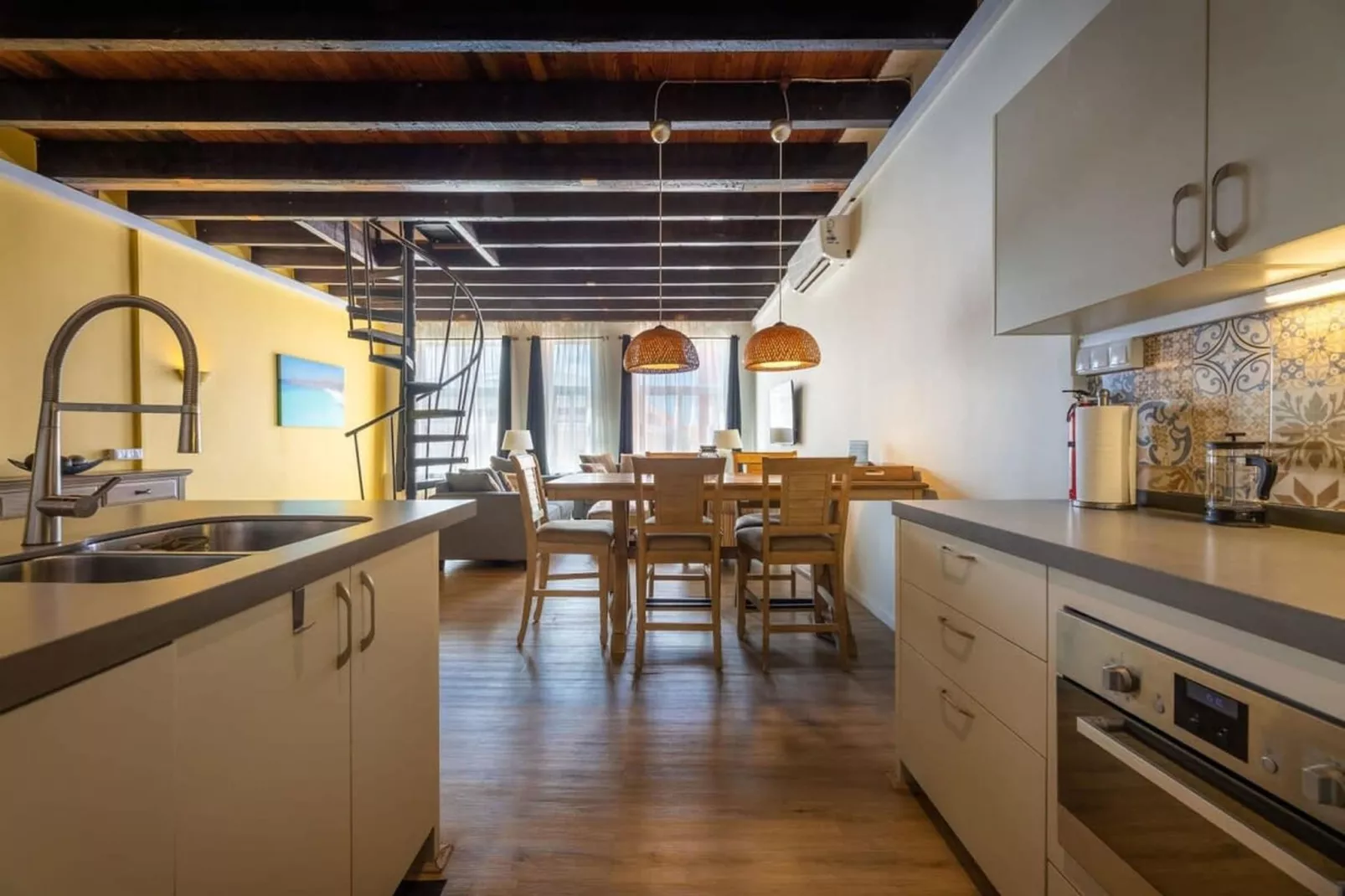 Plaza JoJo C - Kitchen