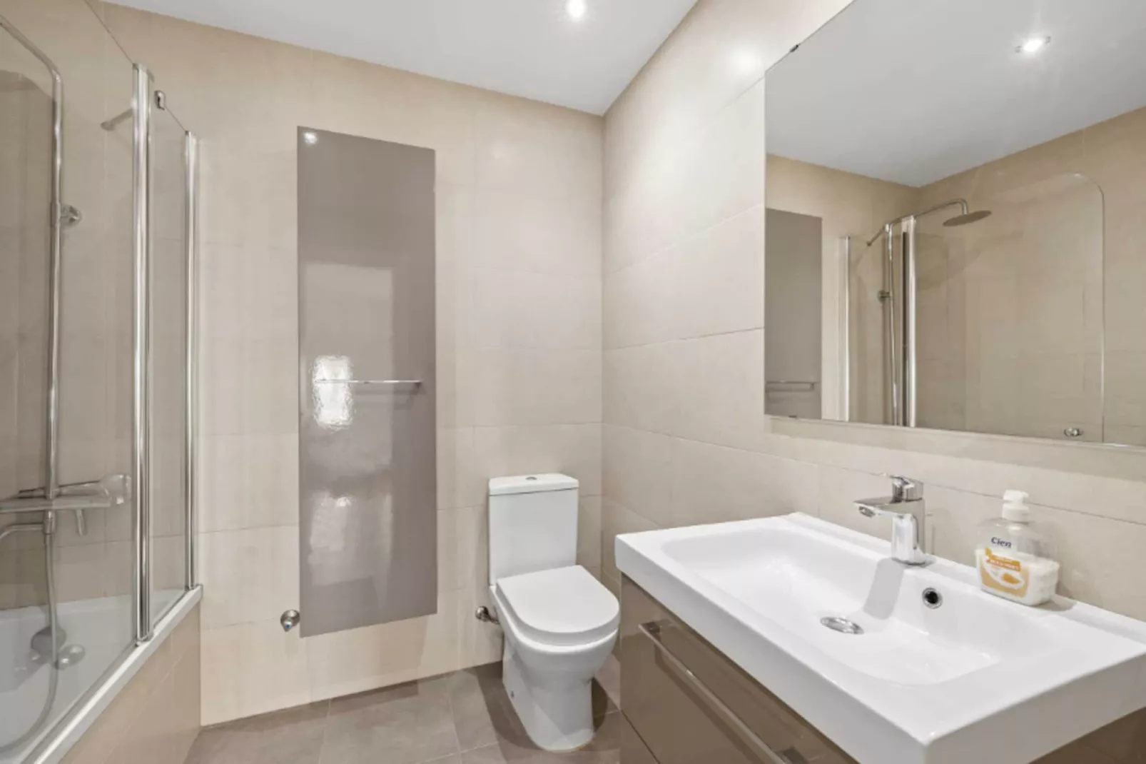 1100 - BEACH FRONT VILLA - Badezimmer