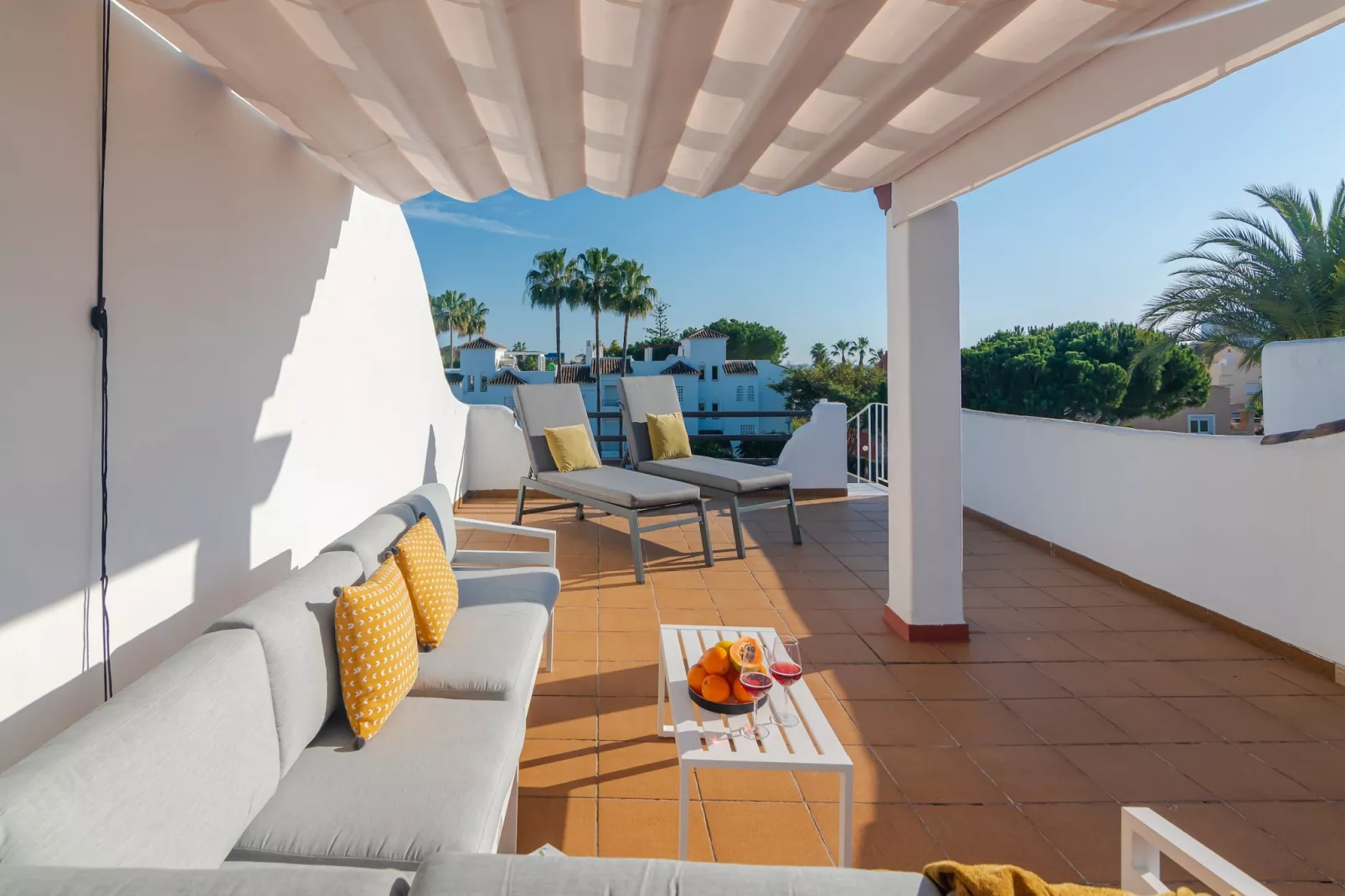 Beachside Penthouse with Rooftop Terrace & Pool - Terrasse / balcon