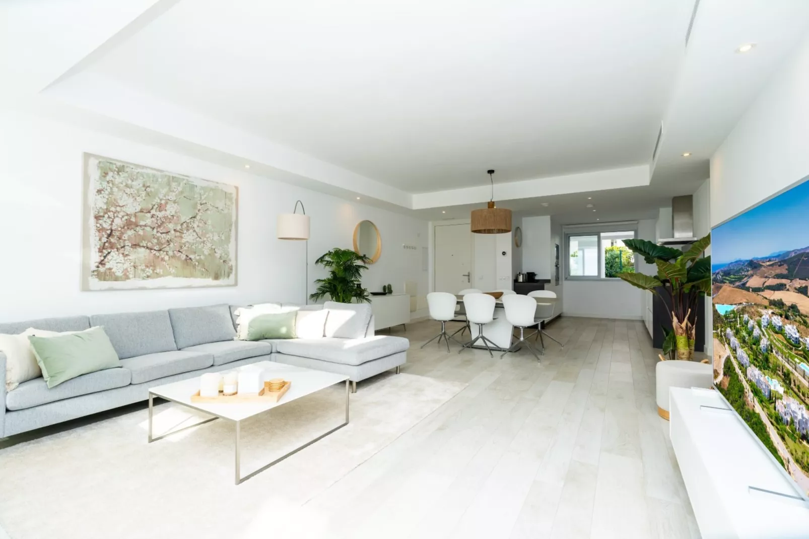 Elegant 2-Bedroom Apartment | Alcazaba Lagoon 1112 - Wohnzimmer