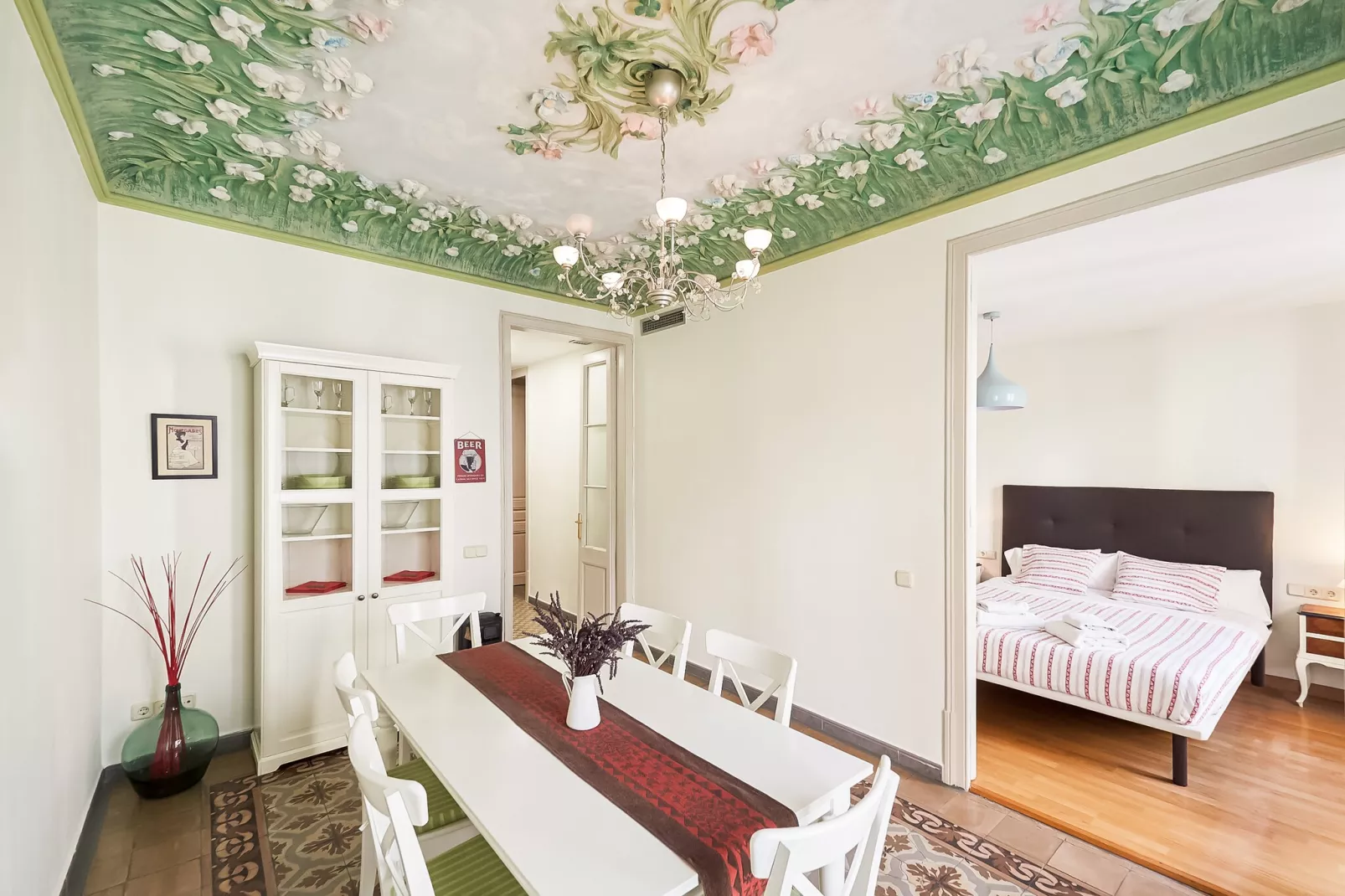 Rambla Paris Apartment - Dining room