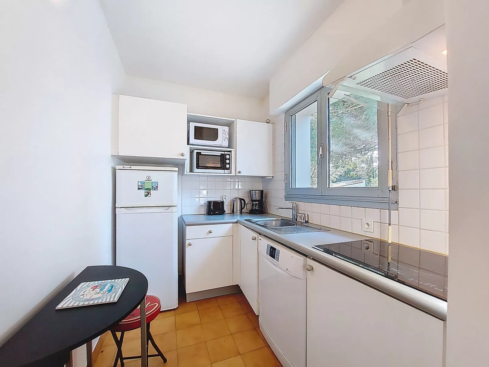 Les Ecureuils - Inside