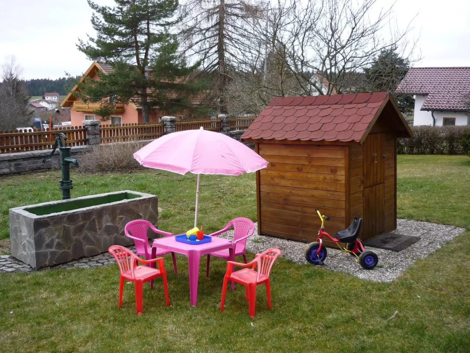 Moderne Ferienwohnung mit Gartennutzung - Outside