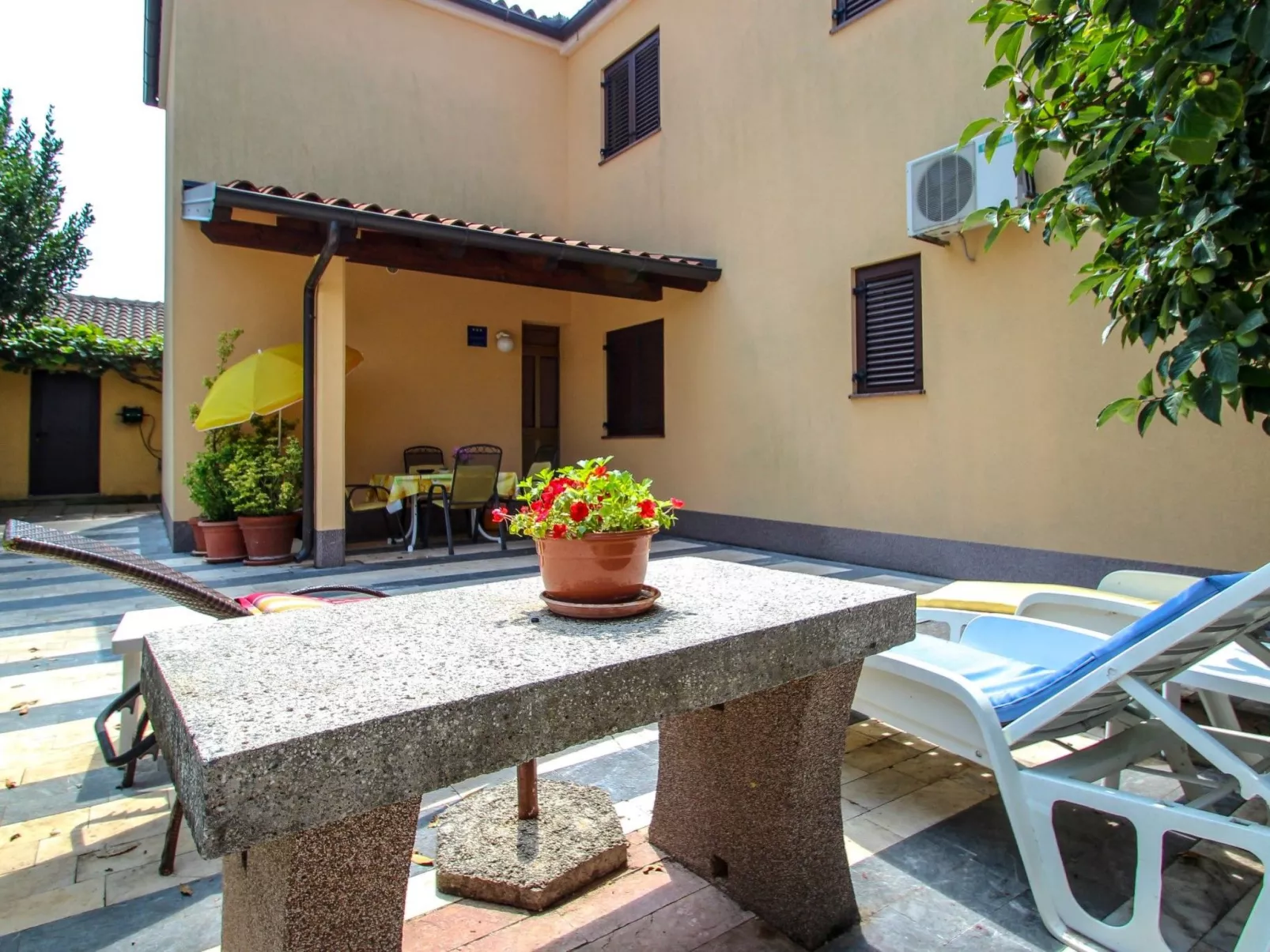 Erdgeschoss-Ferienwohnung Martinis 2 - Draußen