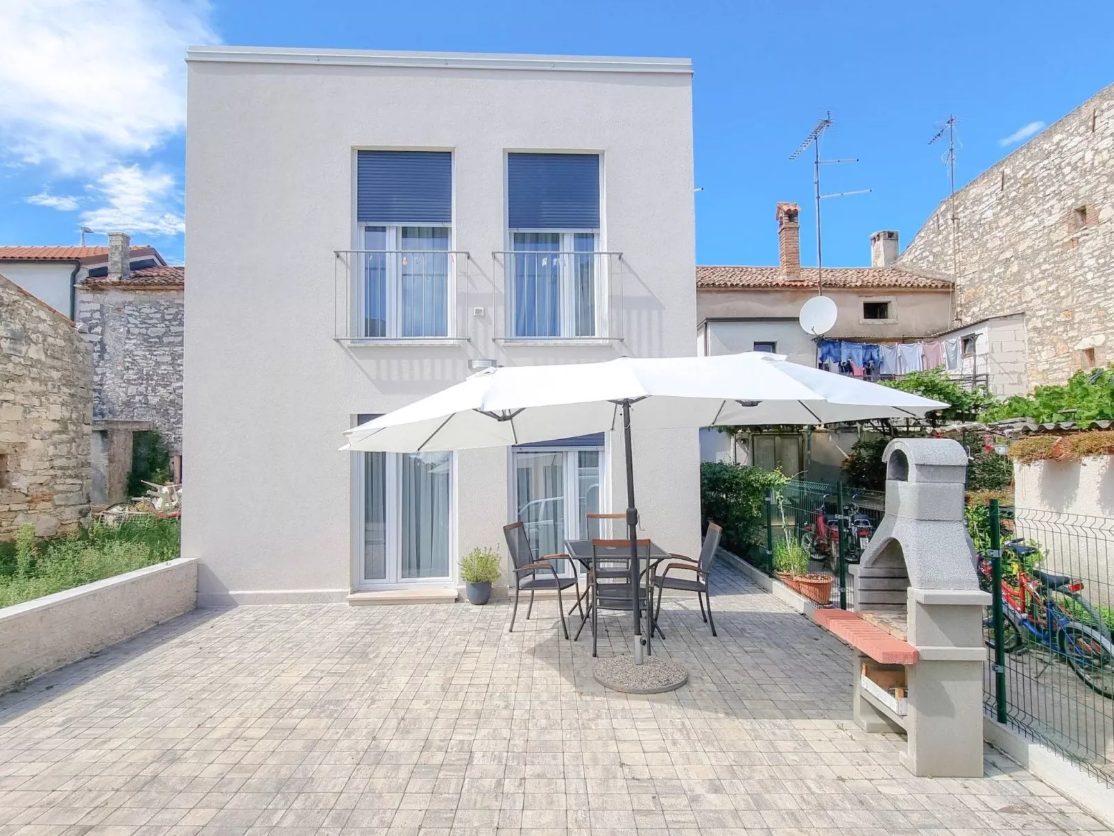 Für 4 Personen ca. 40 m&sup2; in Novigrad, Adriaküste Kroatien (Westküste von I - Outside