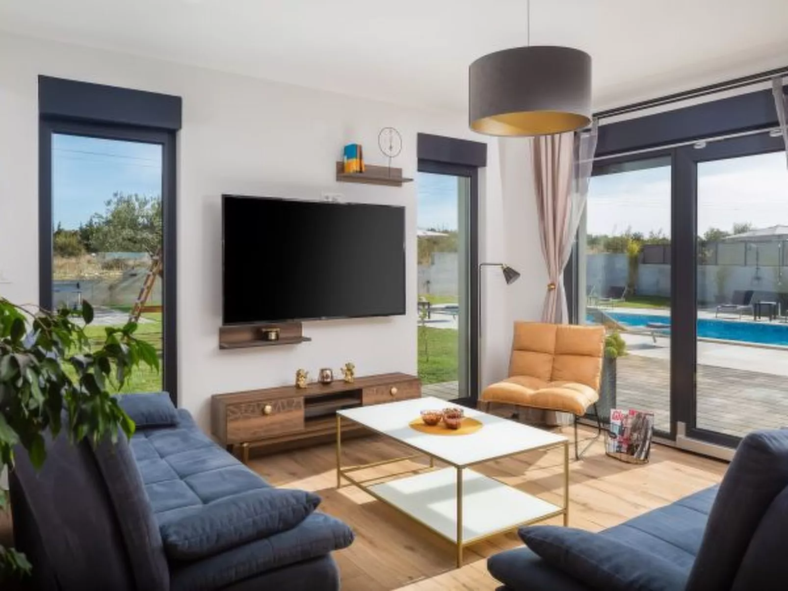 Villa Lacus in Vrana with pool - Image-tags.info