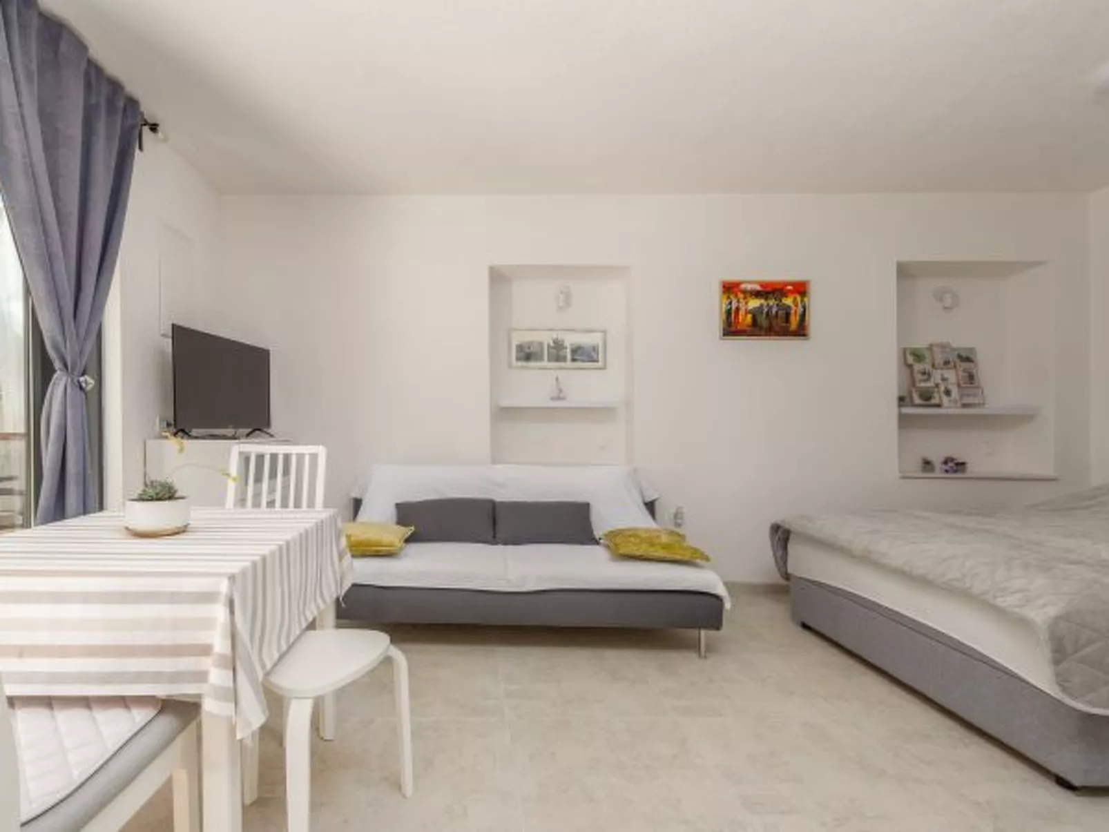 Studio Apartment Varos with shared pool - Image-tags.info