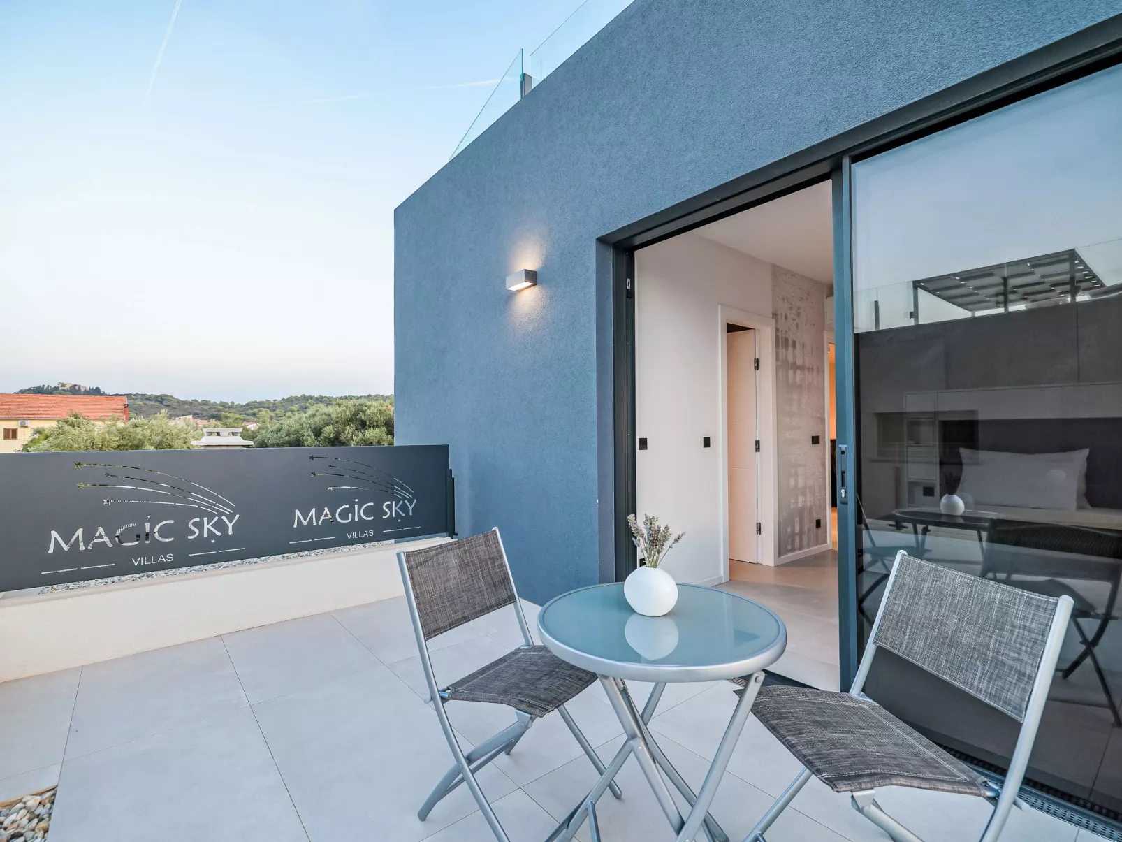 Magic Sky 1 - Outside