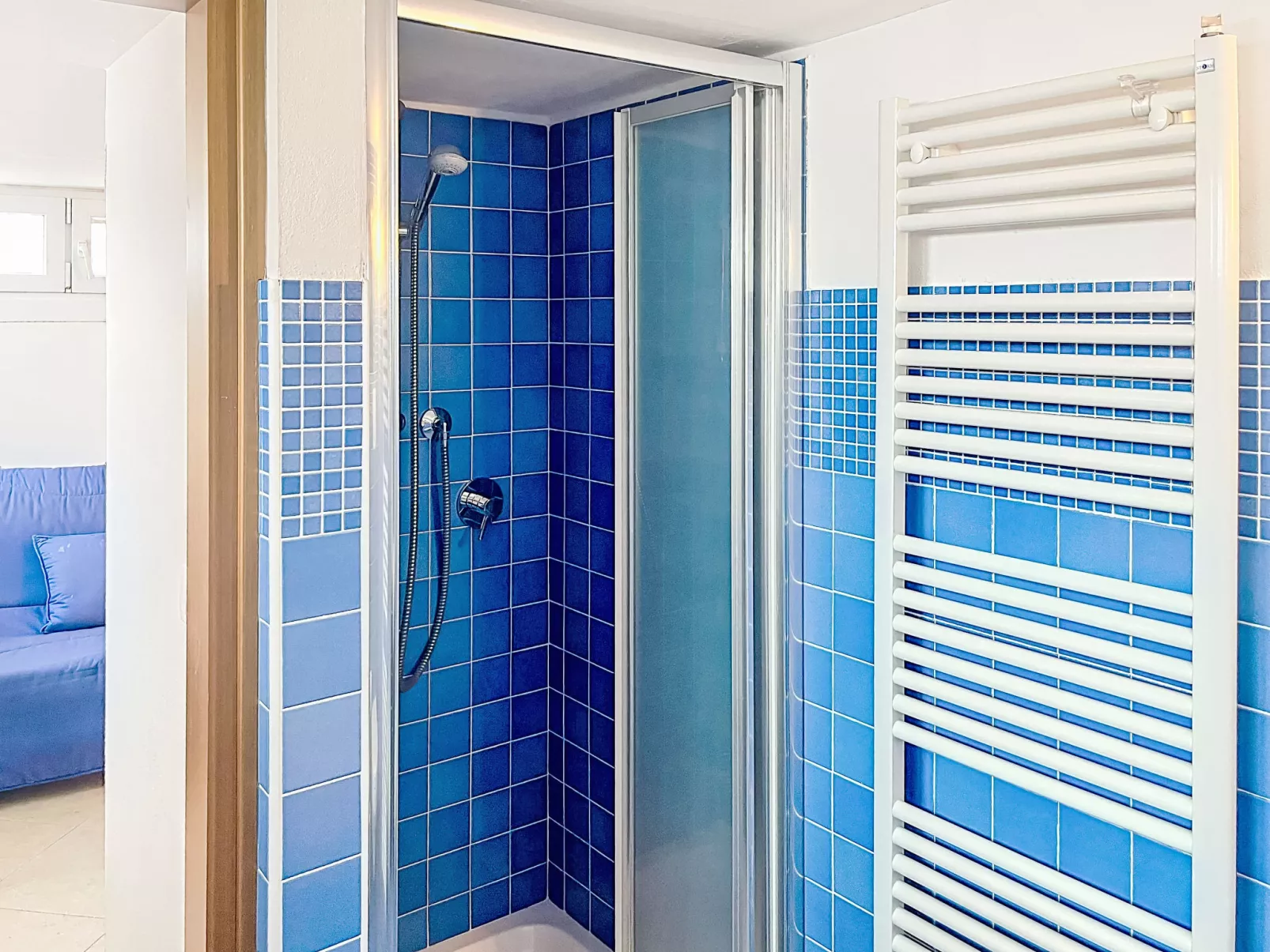 Sona's Lake Home - Drinnen