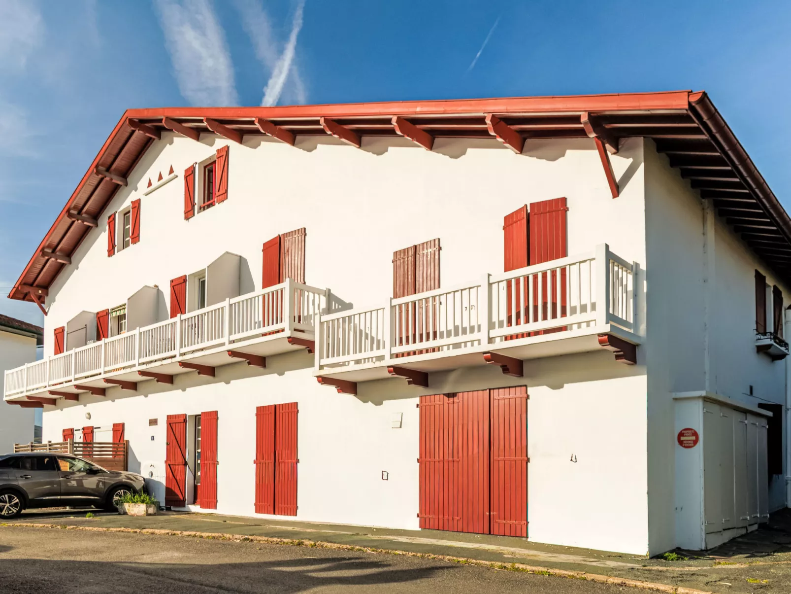 Barasteguia - Outside