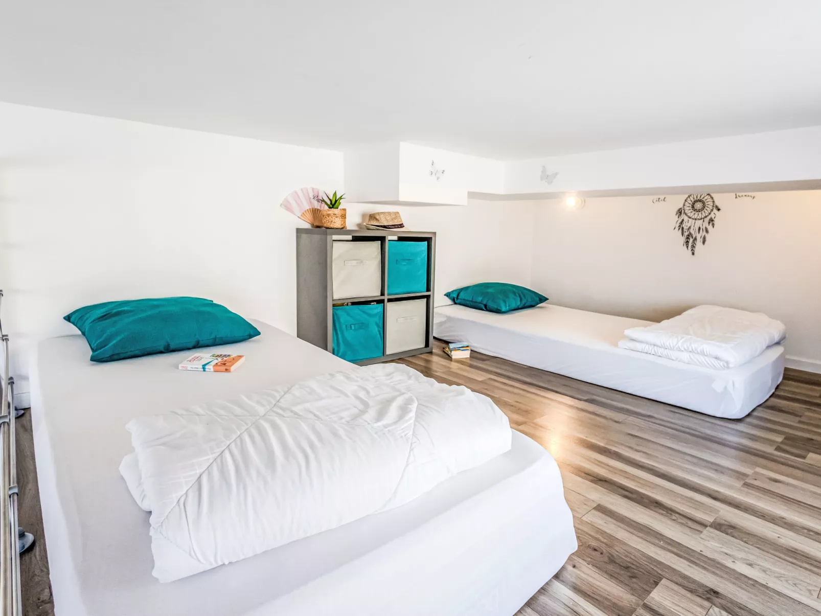 J6 174 L'Esquinade - Inside