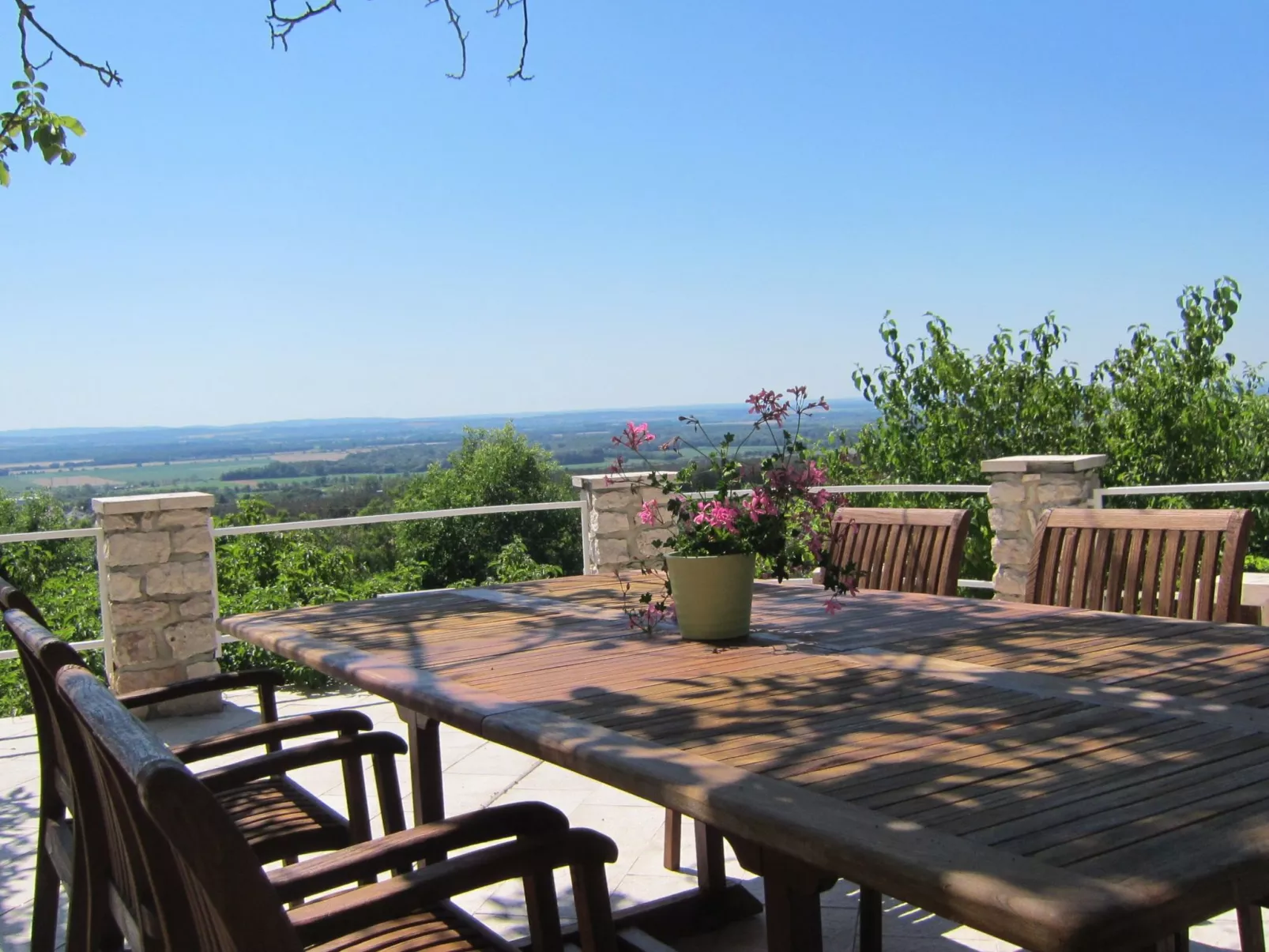 Traditionelle Villa mit Pool und Ausblick - Outside